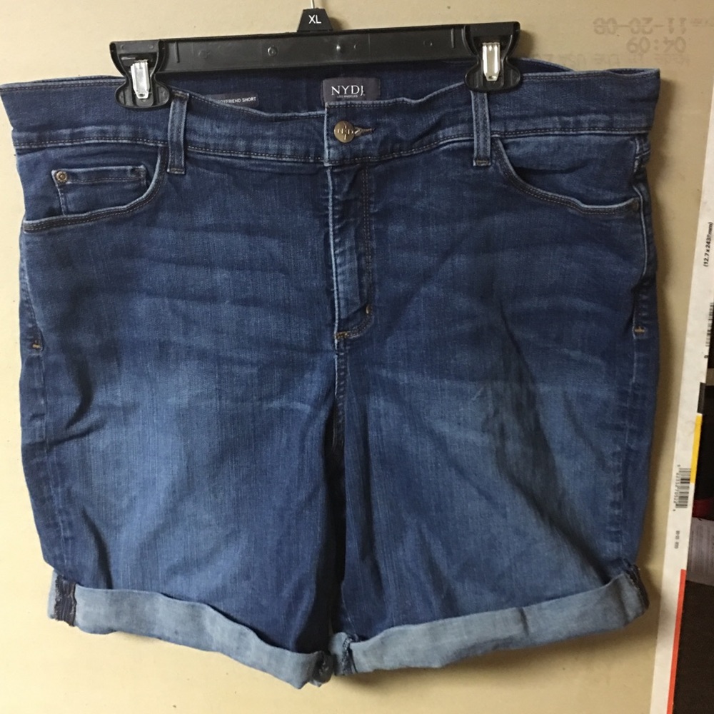 NYDJ DenIm Shorts - Boyfriend fit - Size 18